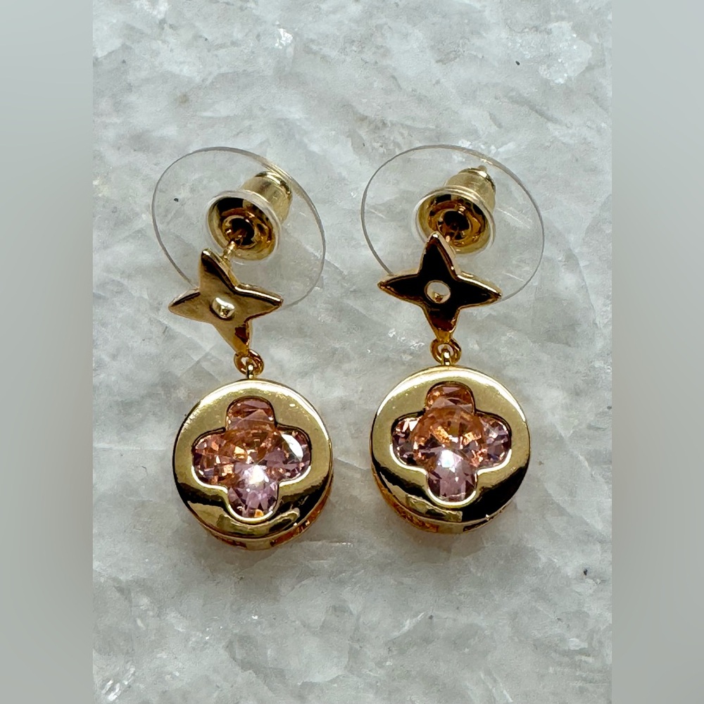 New Pink Faceted Crystal & Gold Tone Flower Luxe Dangle Earrings - 0.75”